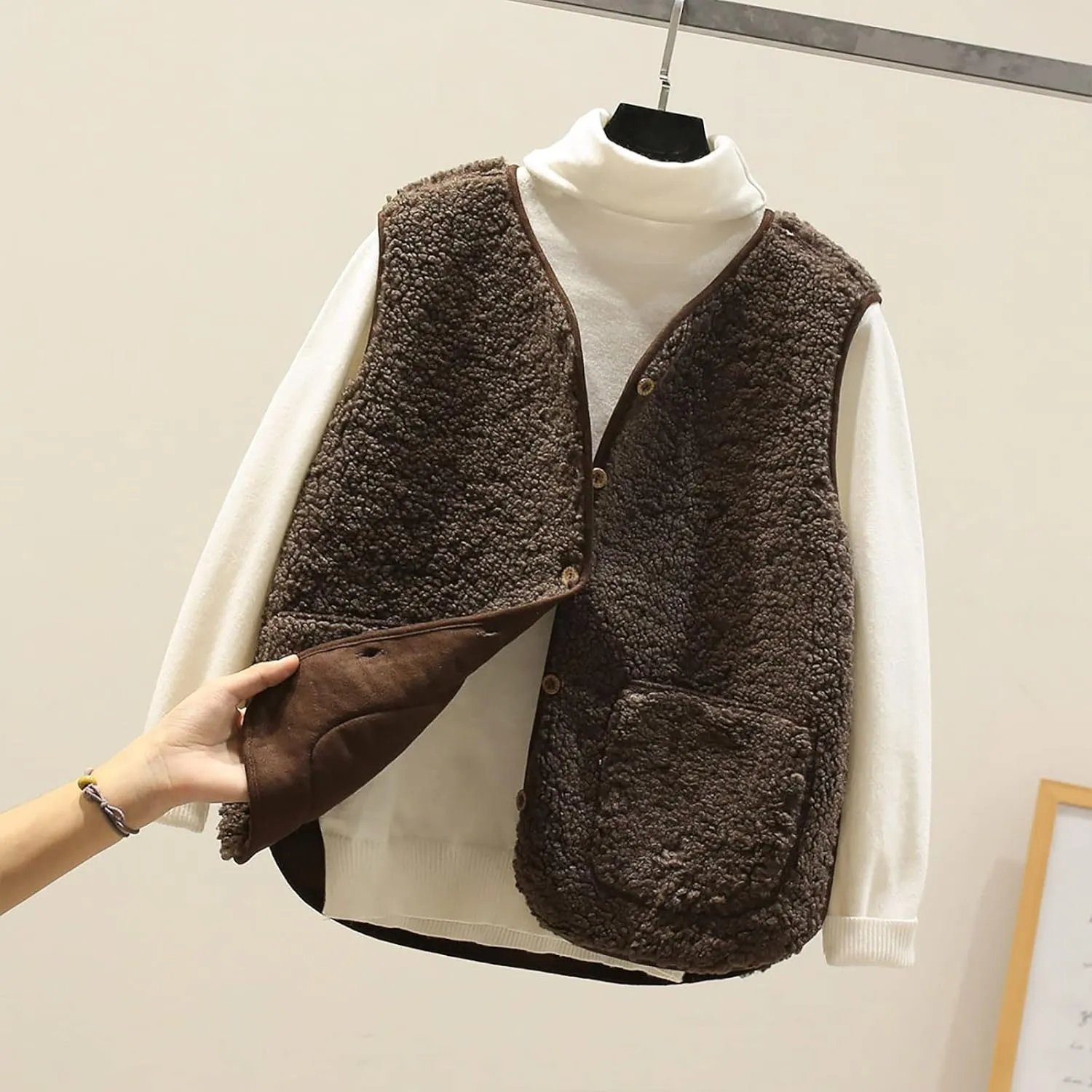 tuduoms Womens Sherpa Vest Casual Warm Fuzzy Faux Shearling Vest Sleeveless Fleece Jacket Pockets Teddy Coat Gilet for Winter