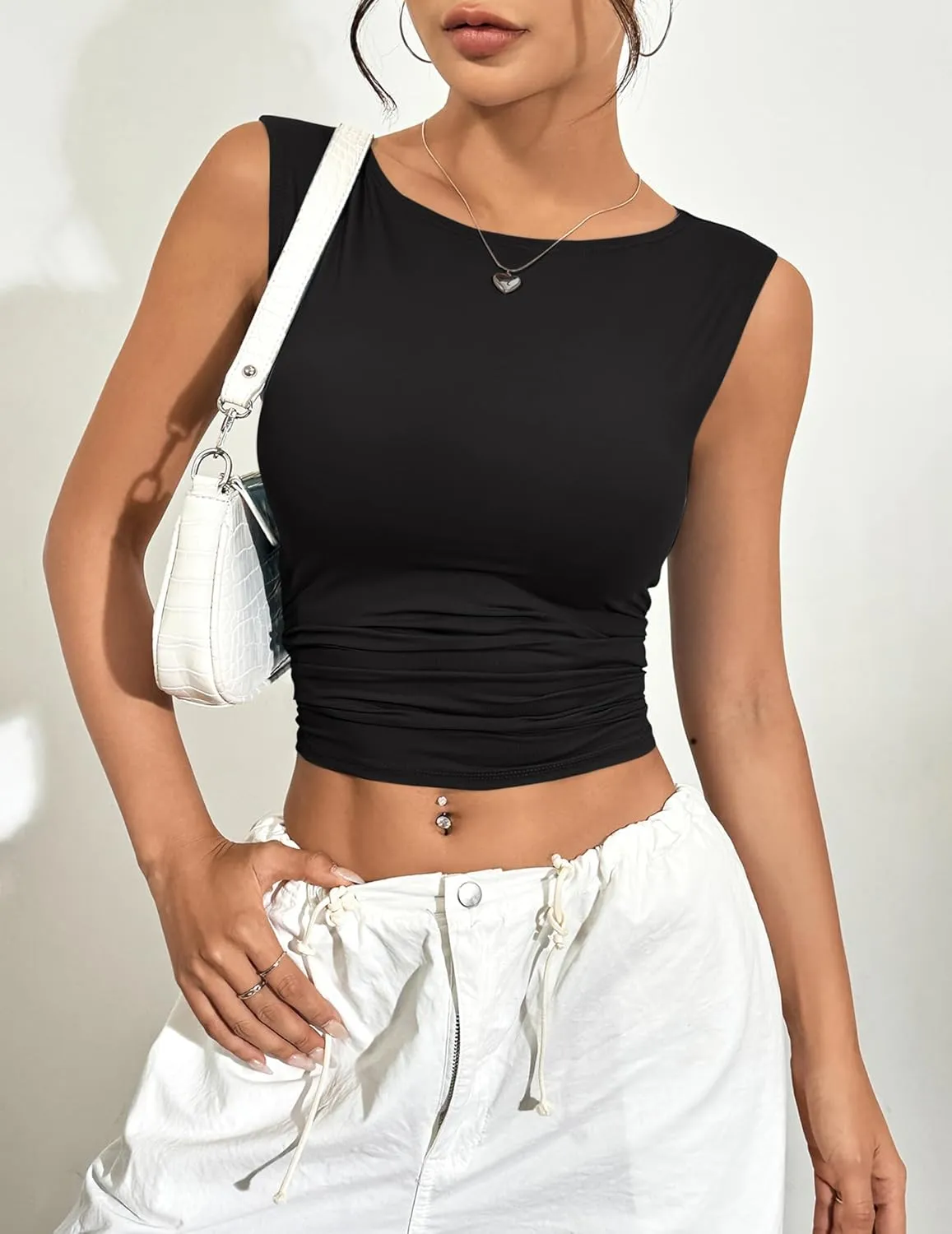 Zeagoo Women's Going Out Tops Slim Fit Sleeveless Crop Tank Tops Crew Neck Sexy Basic Tee 2025 Y2k Fashion Outfits
